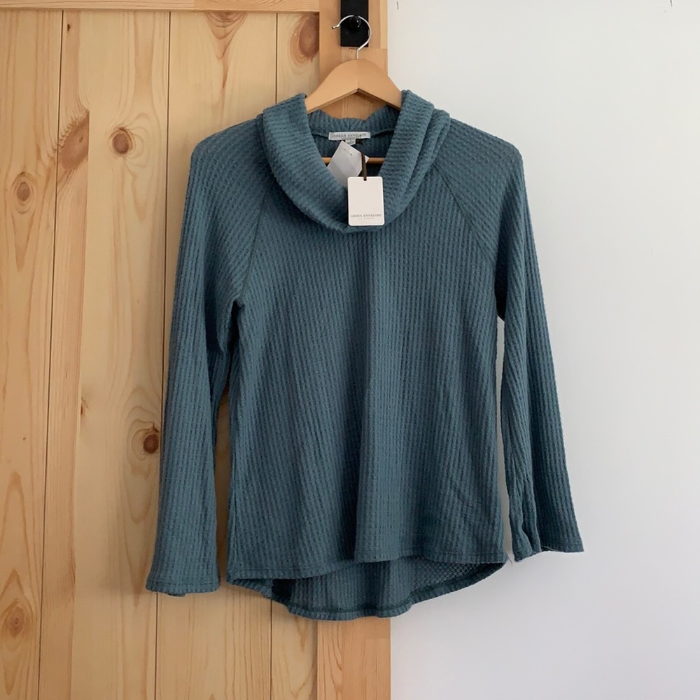 3/$25 🍉 Cowl neck sweater